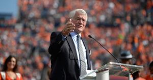 Dan Reeves, Former Cowboys Player and NFL Coach, Dead at 77