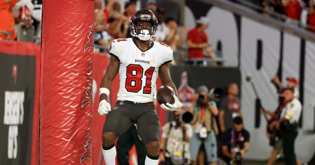 antonio-brown-says-buccaneers-tried-pay-commit-mental-health-treatment.jpg