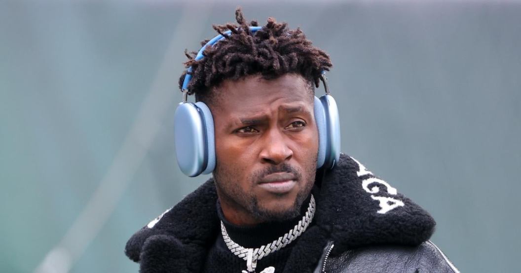 antonio-brown-responds-rumor-being-with-only-fans-model-before-buccaneers-jets-game.jpg