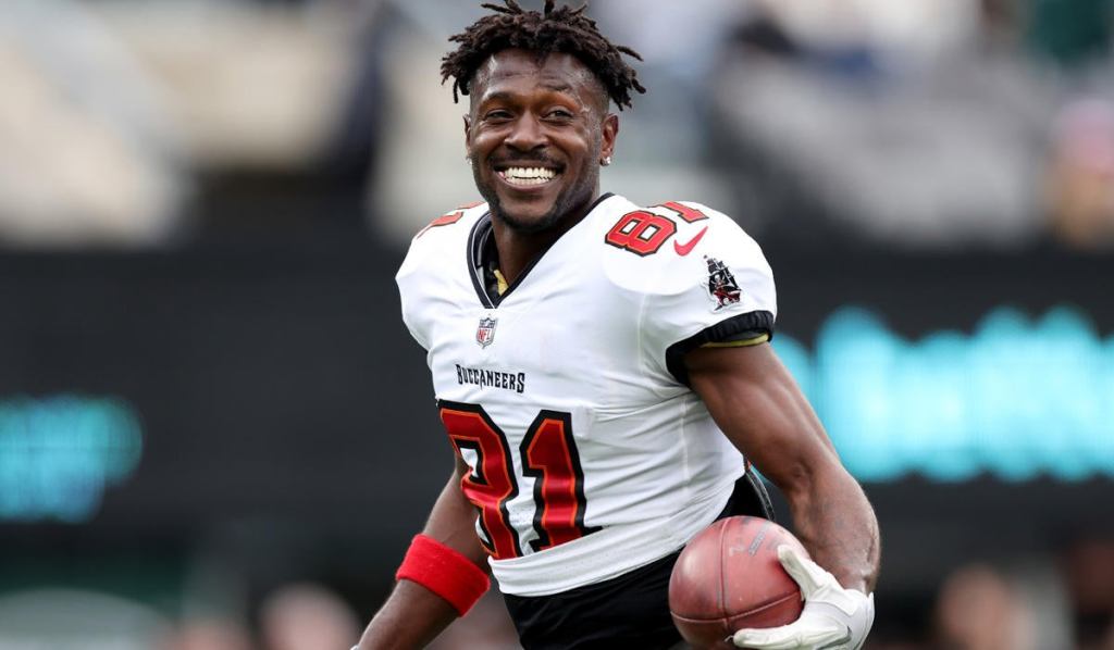 antonio-brown-bucs-quit.jpg