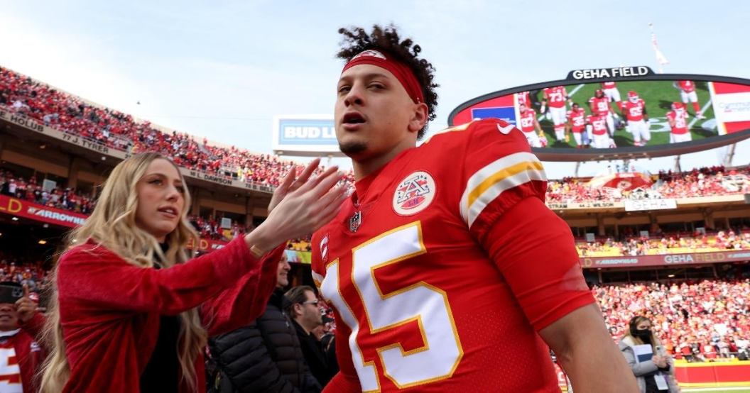 patrick-mahomes-responds-rumor-banning-fiancee-brother-attending-chiefs-games.jpg
