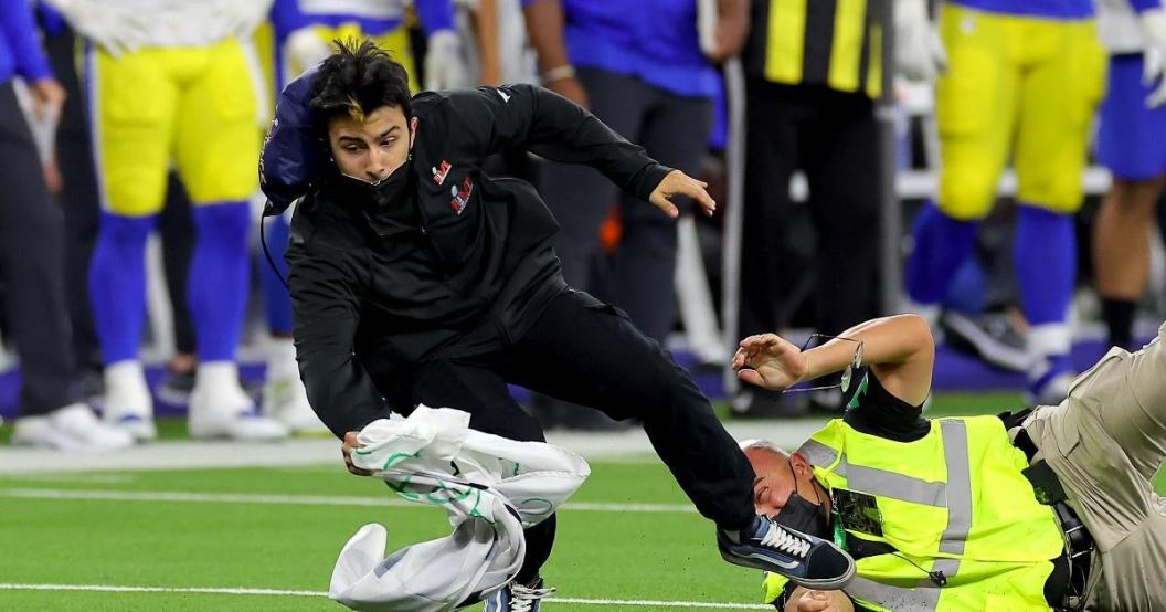 super-bowl-fans-run-field-tackled-security.jpg
