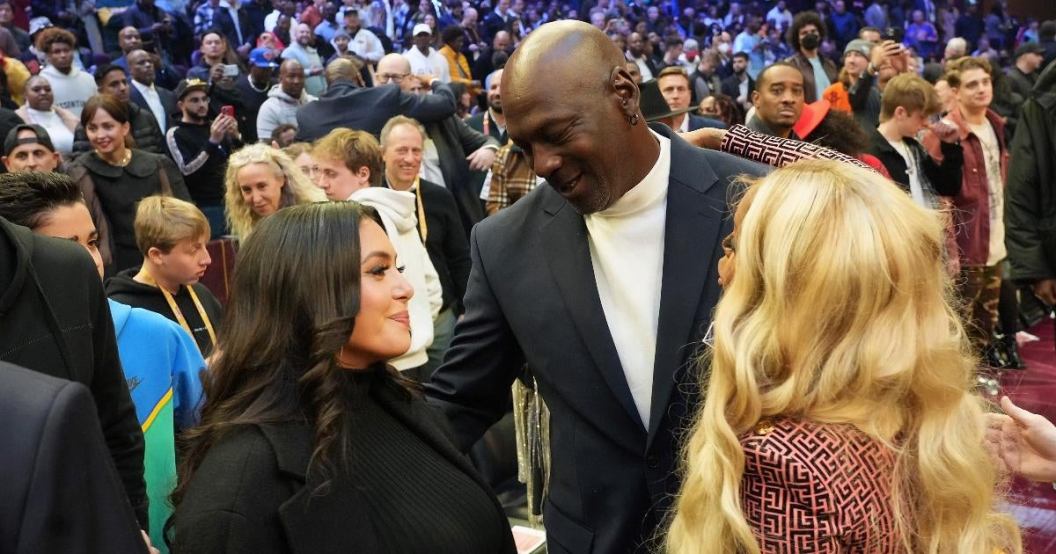 michael-jordan-and-vanessa-bryant-share-special-moment-nba-all-star-game.jpg