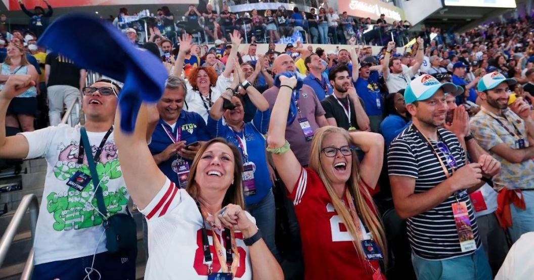 super-bowl-2022-celebrities-fans-under-fire-ignoring-mask-mandate.jpg