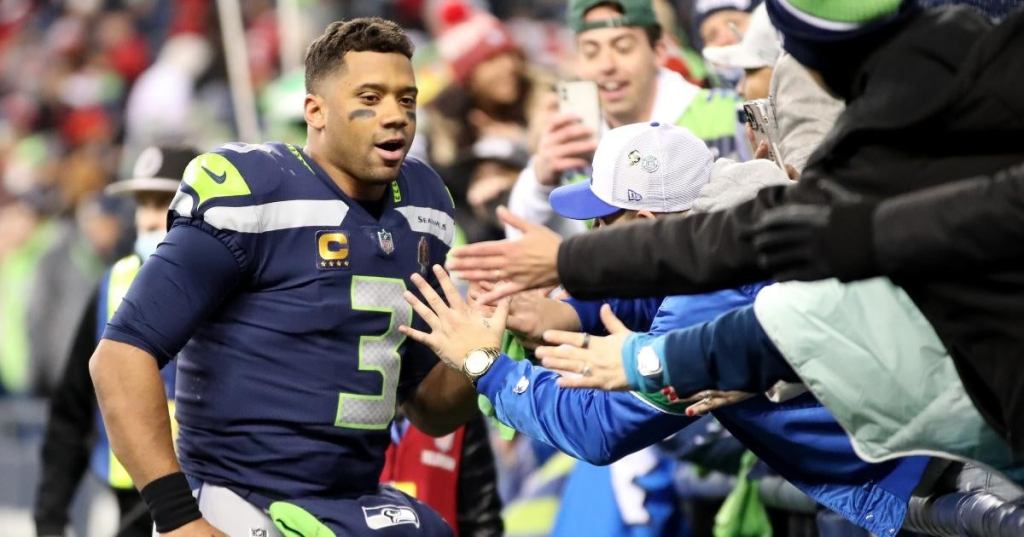 russell-wilson-sends-emotional-message-seahawks-fans-trade-broncos.jpg