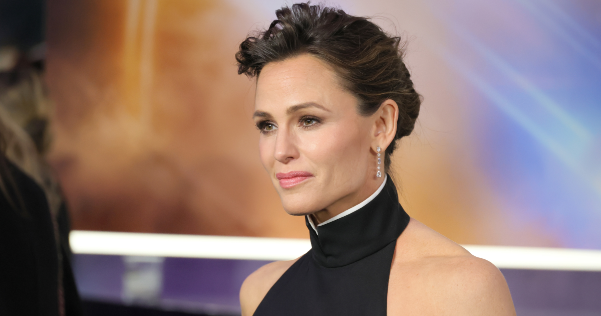 Jennifer Garner Recalls Embarrassing 'Mom Fail' Replying to Her Kids