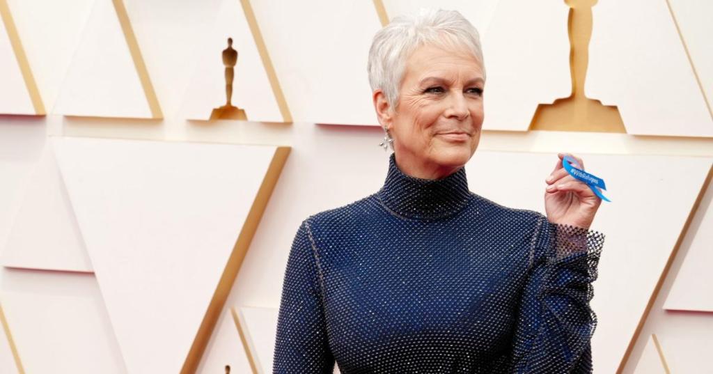 jamie-lee-curtis-red-carpet-blue-ribbon-getty-images-1.jpg