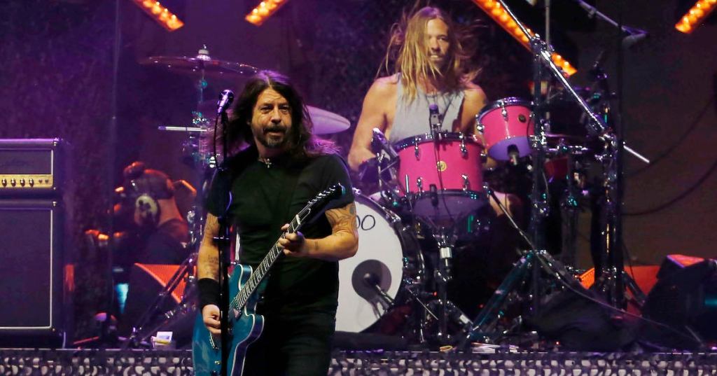 dave-grohl-and-taylor-hawkins.jpg