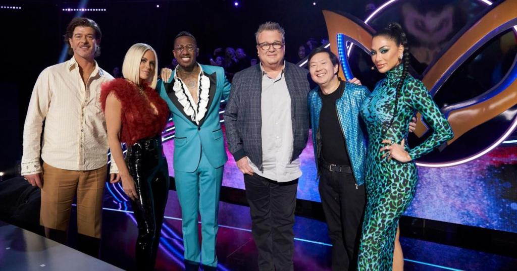 masked-singer-panelists-eric-stonestreet-fox.jpg