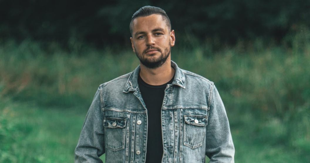chayce-beckham-doin-it-right.jpg