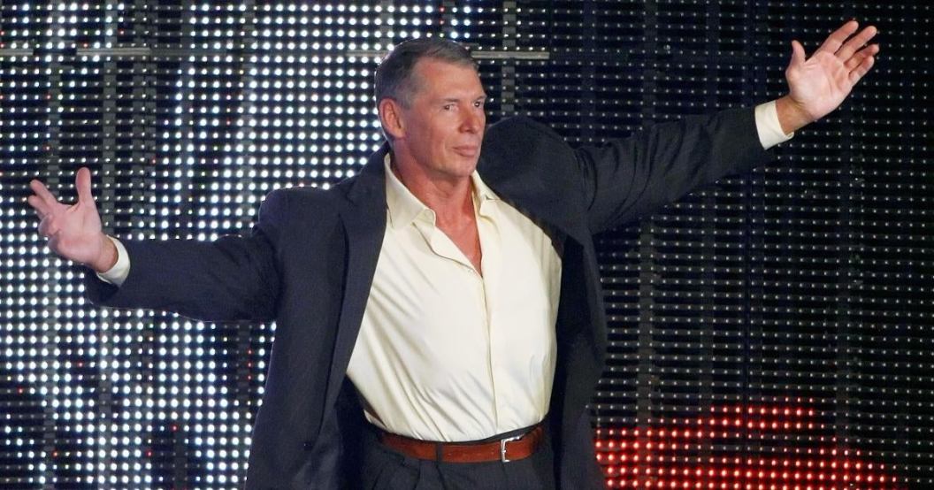 wwe-wresltemania-fans-go-crazy-vince-mcmahon-messes-up-stone-cold-stunner-steve-austin.jpg