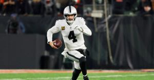 Las Vegas Raiders Make Big Decision on Derek Carr Ahead of 2022 Season