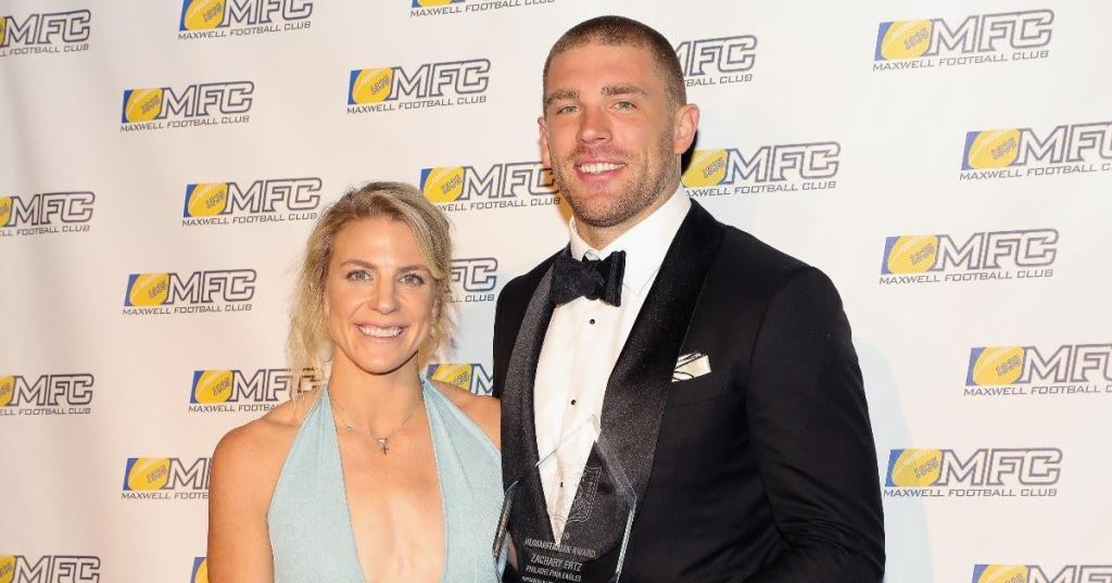 soccer-julie-ertz-expecting-first-baby-nfl-star-zach-ertz.jpg