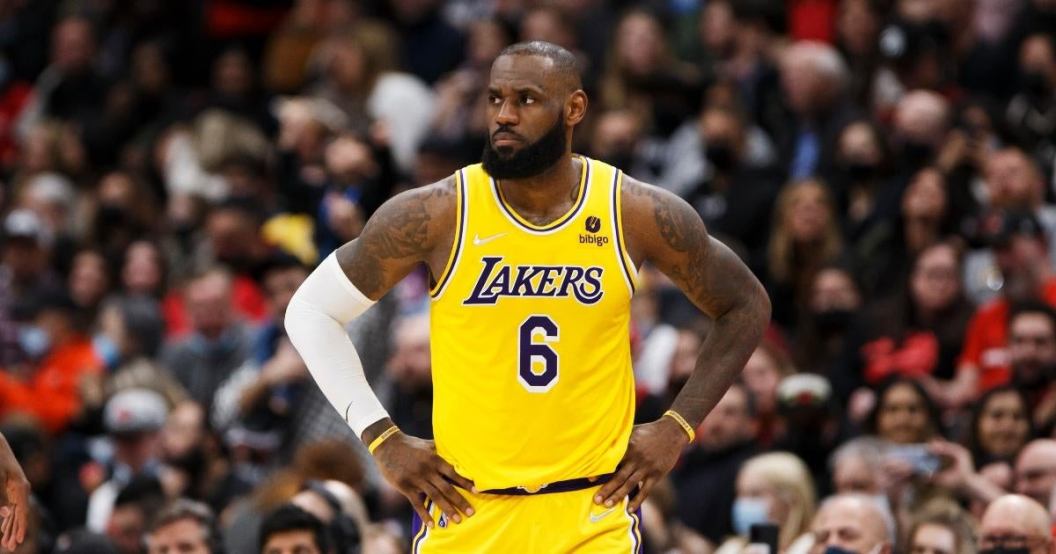 high-school-basketball-star-play-young-lebron-james-film-shooting-stars.jpg