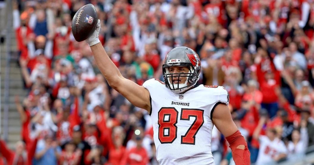 rob-gronkowski-will-return-tampa-bay-buccaneers.jpg