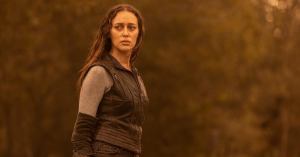 ‘Fear the Walking Dead’ Star Alycia Debnam-Carey Reacts to Her Directorial Debut on AMC Series (Exclusive)