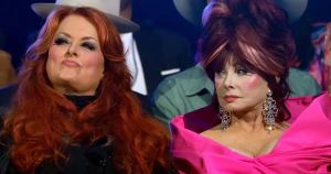 Wynonna Judd Speaks on Mom Naomi’s Death at Country Music Hall of Fame Ceremony