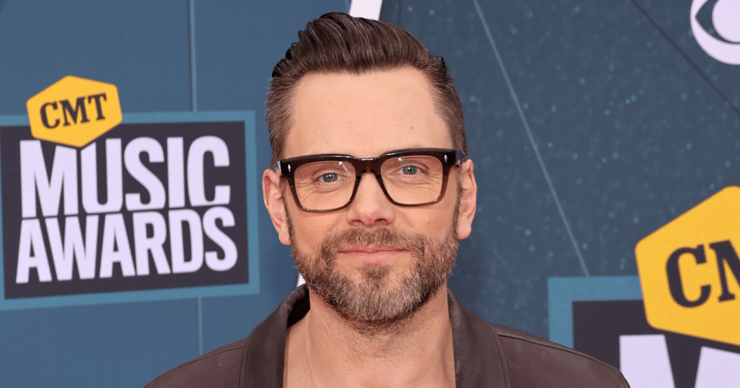 joel-mchale-masked-singer-20105075.jpg