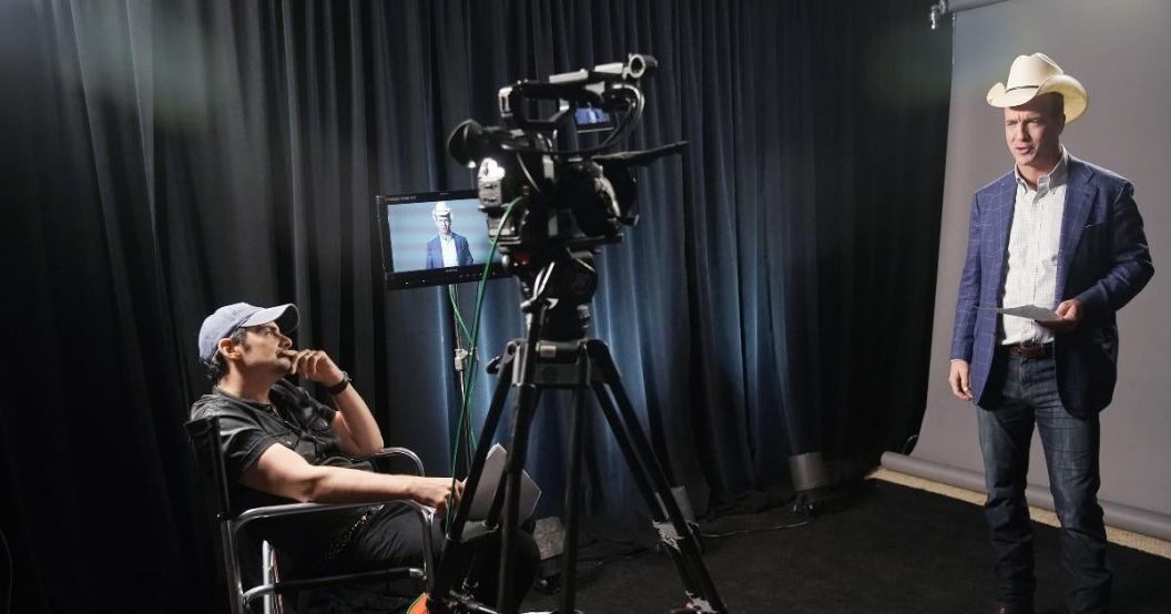 peyton-manning-brad-pasiley-jam-country-music-star-video.jpg