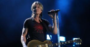 Keith Urban Recalls Posing Nearly Nude for ‘Playgirl’