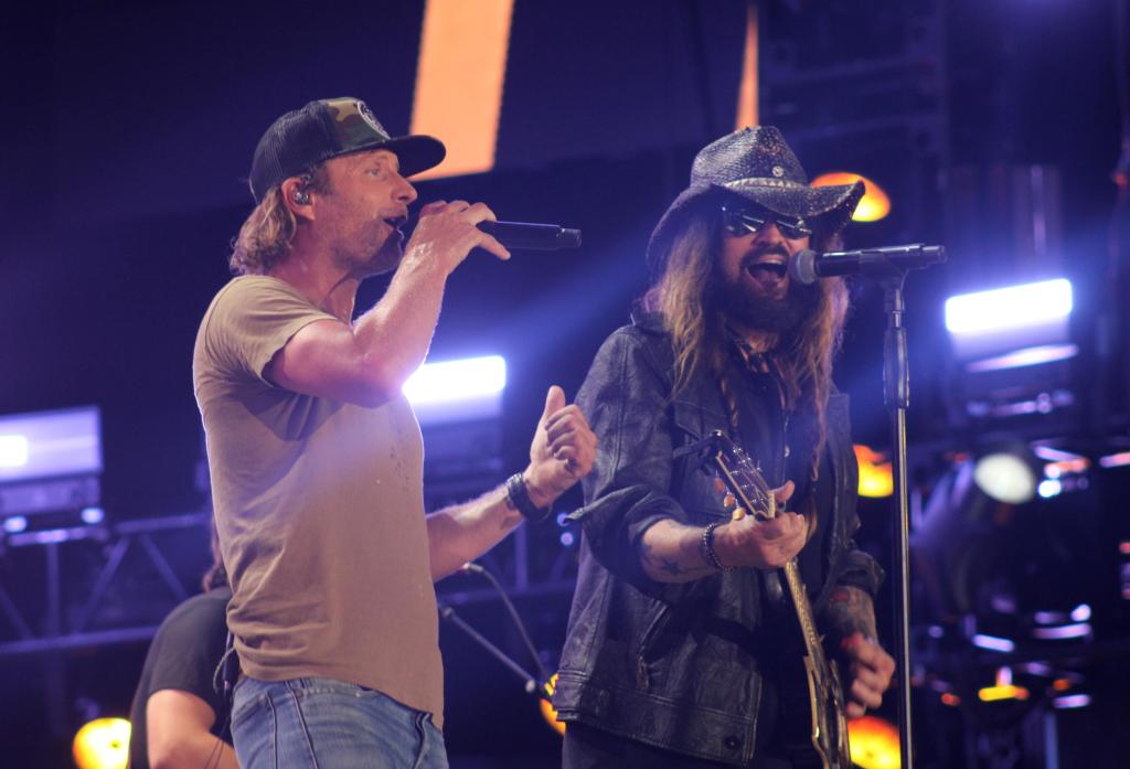 billy-ray-cyrus-dierks-bentley-cma-fest-2.jpg