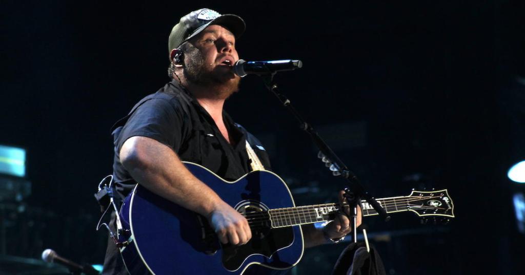 luke-combs-cma-fest-2022.jpg