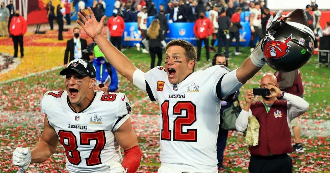 tom-brady-sends-emotional-message-rob-gronkowski-retirement-announcement.jpg
