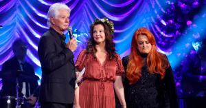 Wynonna Reveals Touring Future During Naomi Judd’s Public Nashville Memorial