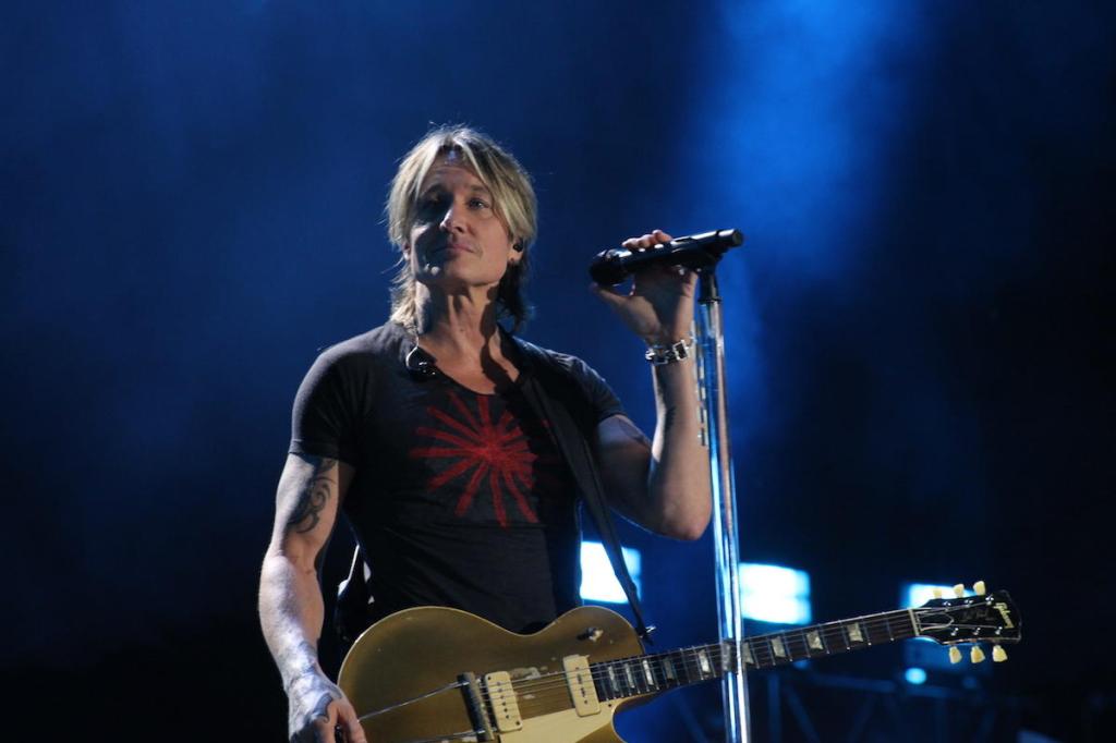 keith-urban-cma-fest-2.jpg