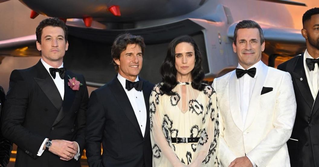 jon-hamm-top-gun-20043371.jpg