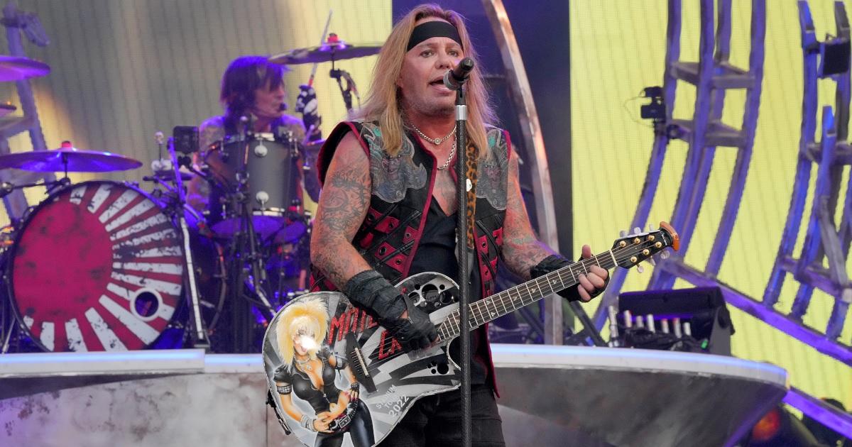 Motley Crue's Vince Neil 'Looks Healthy' and 'Sounds Good' According to  Metal Singer Following On-Stage Injury - PopCulture.com