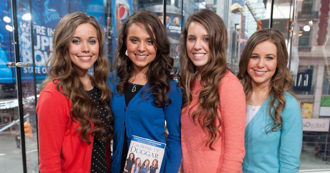 Robert Wagner And The Duggar Family Visit "Extra"