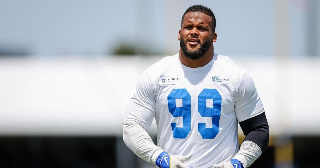 aaron-donald-swings-helmet-brutal-practice-fight-rams-bengals.jpg