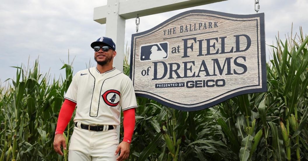 mlb-field-of-dreams-game-not-returning-2023.jpg