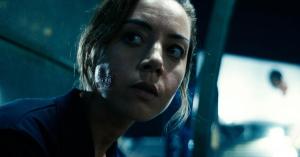 ‘Emily the Criminal’ Review: Aubrey Plaza and Theo Rossi Shine in Tight Crime Thriller