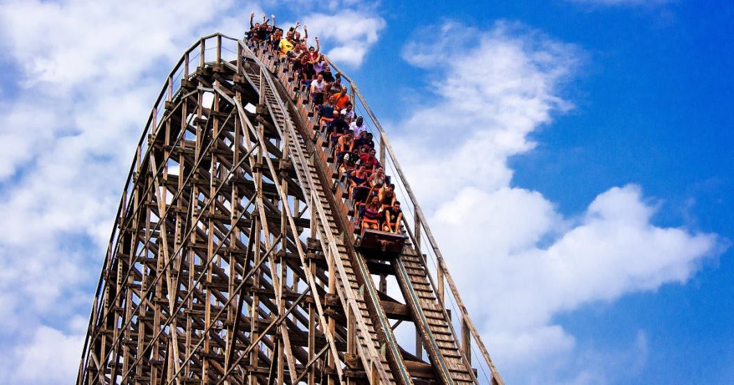 el-toro-wooden-roller-coaster-at-great-adventure-park-six-flags.jpg