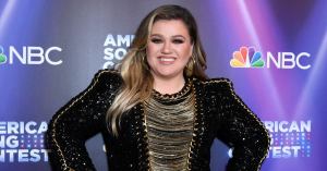 Kelly Clarkson Blasted by Fans for ‘Insulting’ Music Icon