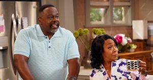 ‘The Neighborhood’: Tichina Arnold and Cedric the Entertainer on Season 5, Their Hilarious Chemistry (Exclusive)