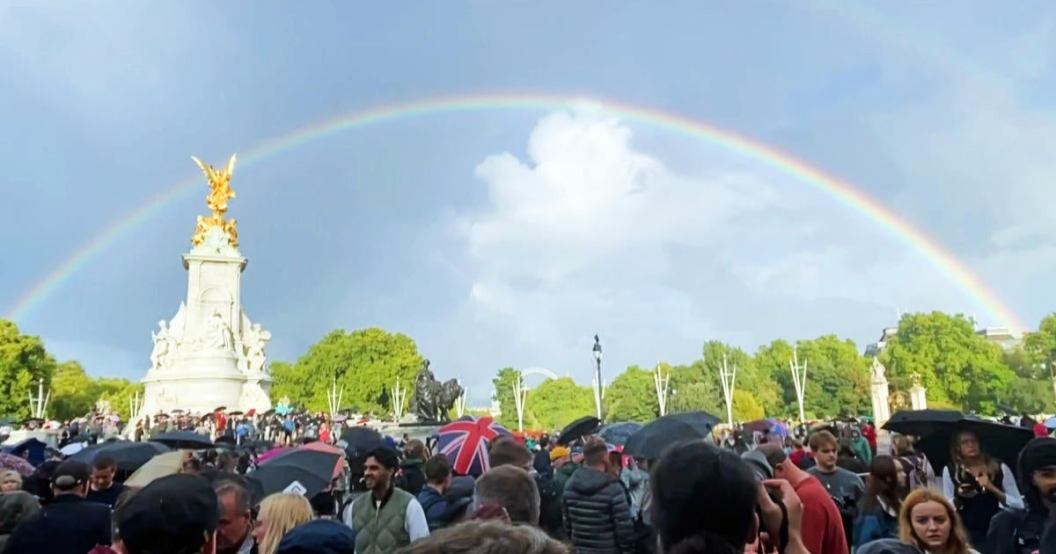 rainbow-over-buckingham-palace.jpg
