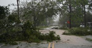 Hurricane Ian Winds Force MSNBC Reporter to Seek Shelter During Live Report