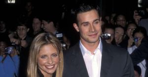 Sarah Michelle Gellar Wants to Collect on Husband Freddie Prinze Jr.’s Marriage Bet With Howard Stern