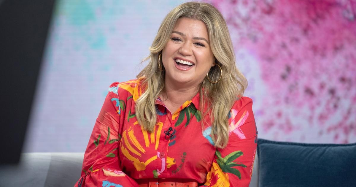 Kelly Clarkson Shares Emotional Message 20 Years After 'American Idol
