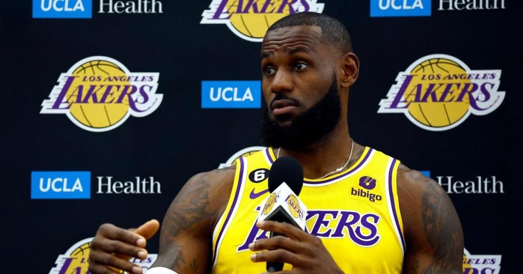 lebron-james-kareem-abdul-jabbar-no-relationship.jpg