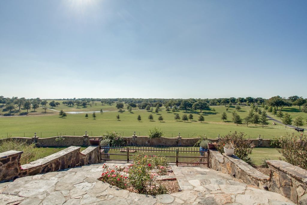 terry-bradshaw-quarter-horses-ranch-4.jpg