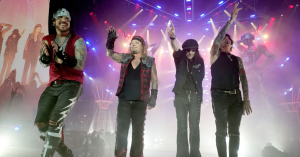 Mötley Crüe Fakes Playing Guitar Live, Disgruntled Co-Founder Mick Mars Claims