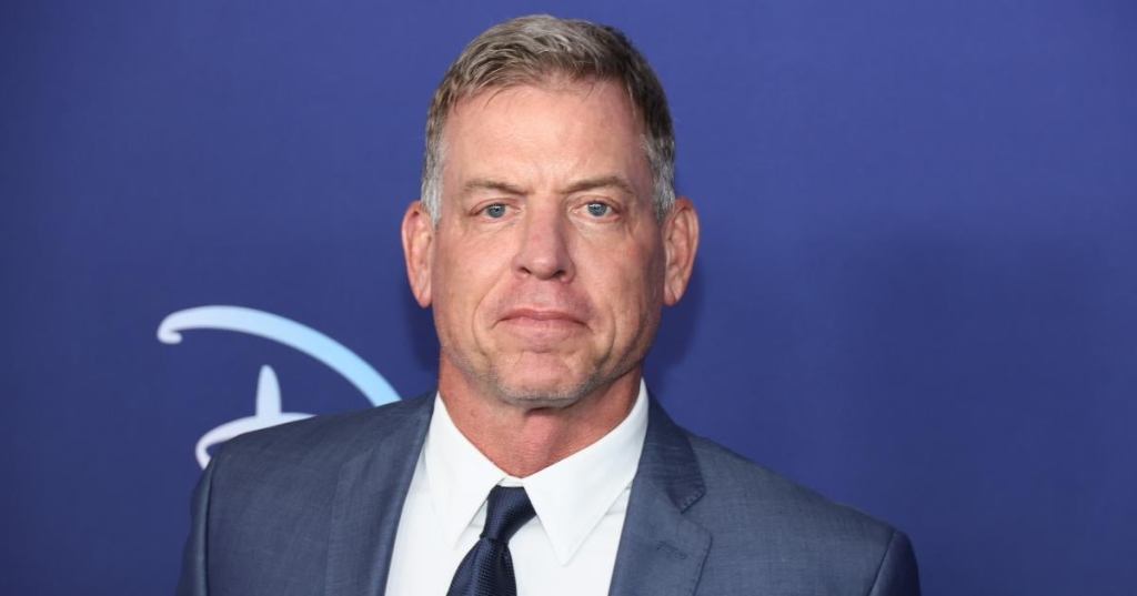 troy-aikman-addresses-take-dresses-off-comment-monday-night-football.jpg