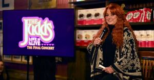 Wynonna Judd to Recreate Her and Mom Naomi’s Farewell Concert Next Week