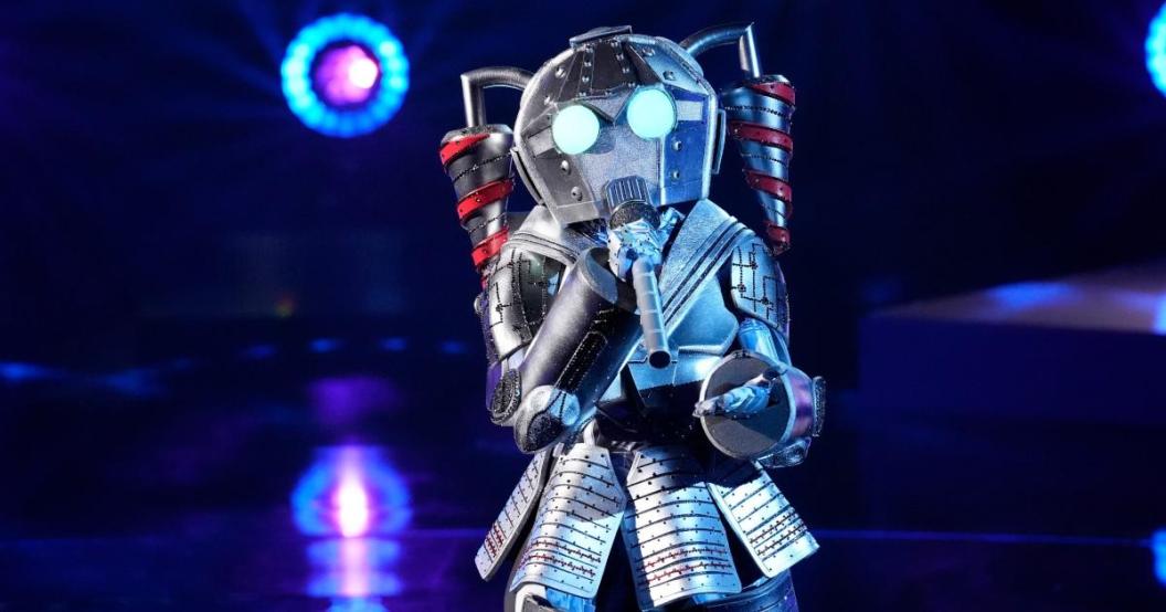 masked-singer-robo-girl-fox.jpg
