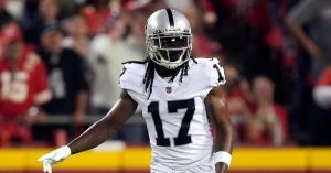 Davante Adams Banned From Popular Kansas City Amusement Park After Shoving Photographer After Game