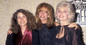 Carly Simon’s Sisters Died One Day Apart Last Week